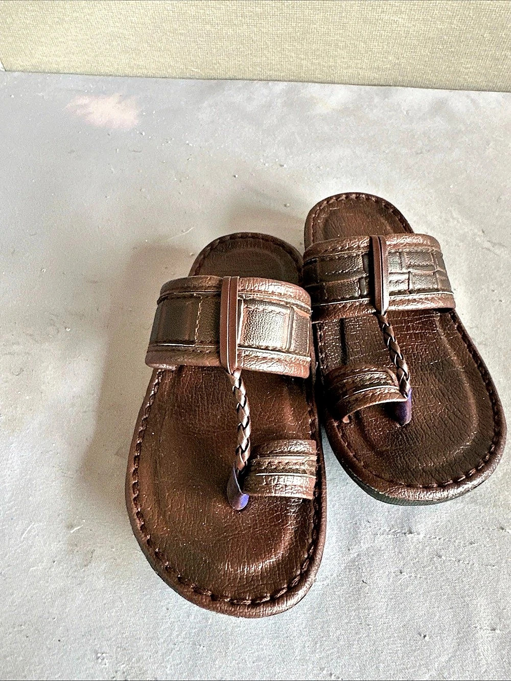 Brown leather sandals with crocodile skin texture, size 32 #leathersandals #croc